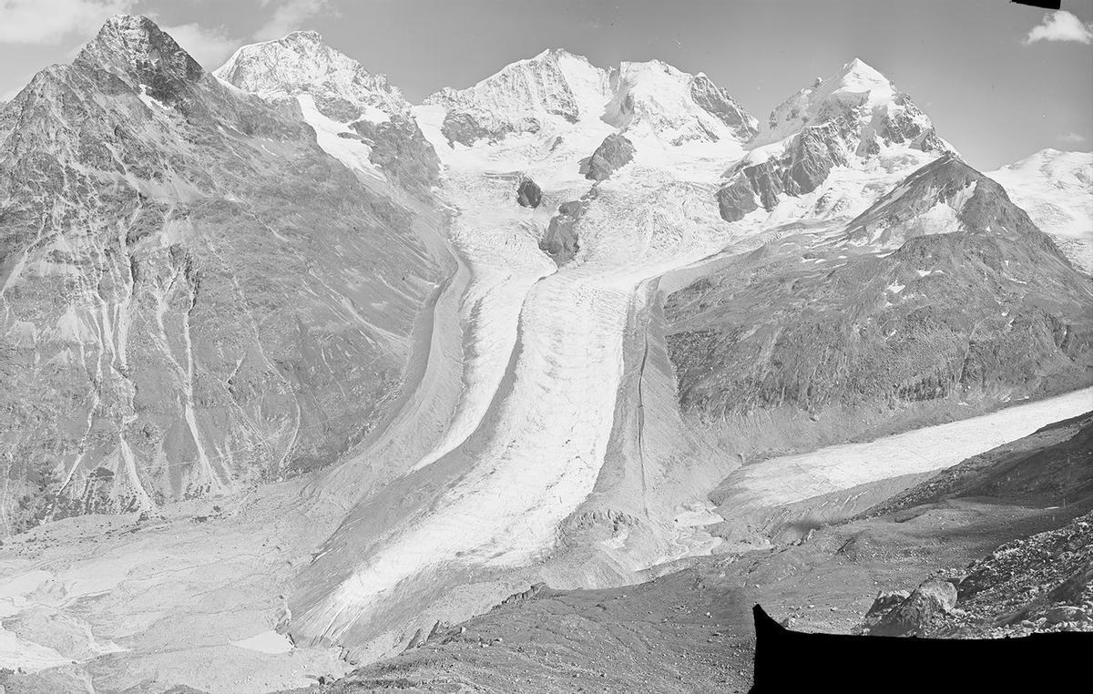 Vista del glaciar Vadret da Tschierva y Piz Roseg desde Alp Ota.