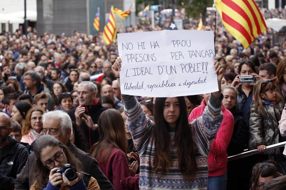 Concentració a Girona per l'alliberament dels exconsellers empresonats