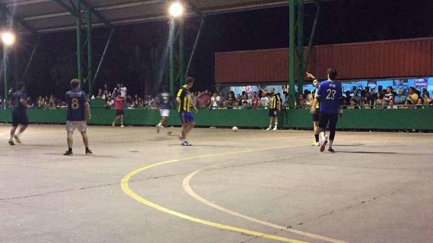 N. T. E. Futsal y El Chami duranta final de la competición.