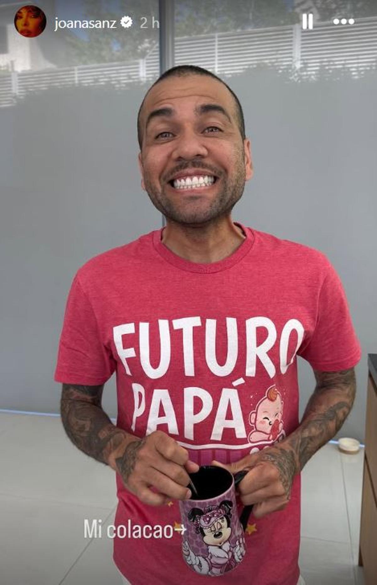 Storie de Dani Alves con camiseta de futuro papá