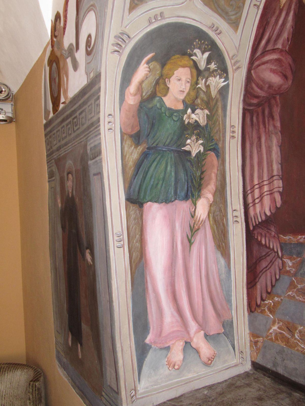 El arcángel Gabriel en una de las pinturas del palacio.