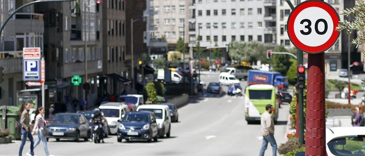 Una de las calles del centro de Vigo que lleva años limitada ya a 30 km/h.