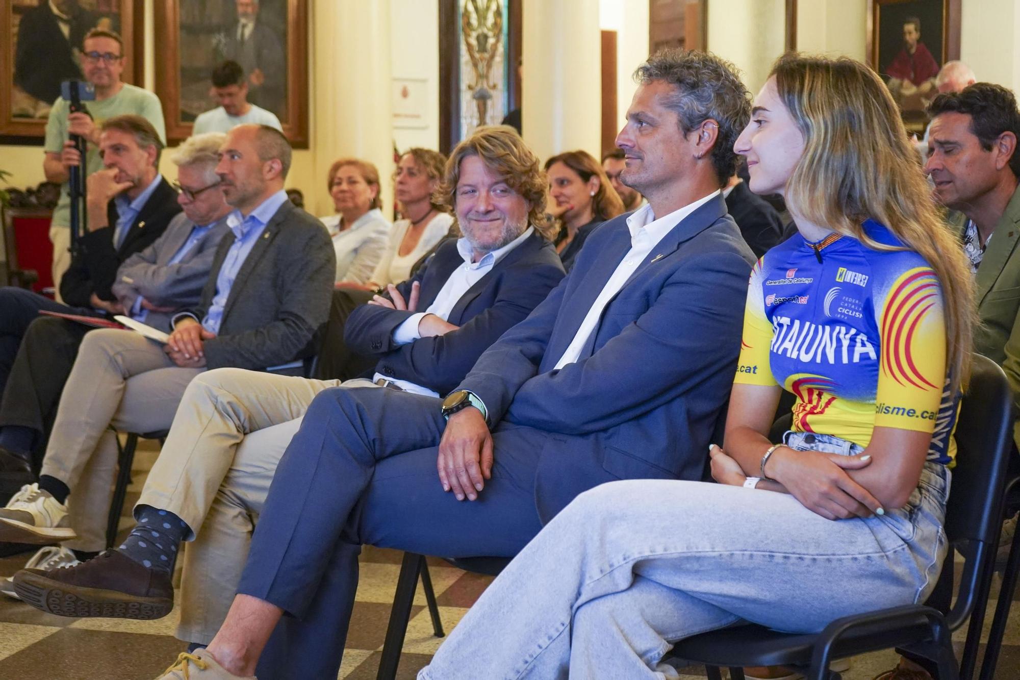 Imatges de la presentació de l'etapa Manresa-Manresa de la Volta Ciclista a Catalunya femenina a l'Ajuntament