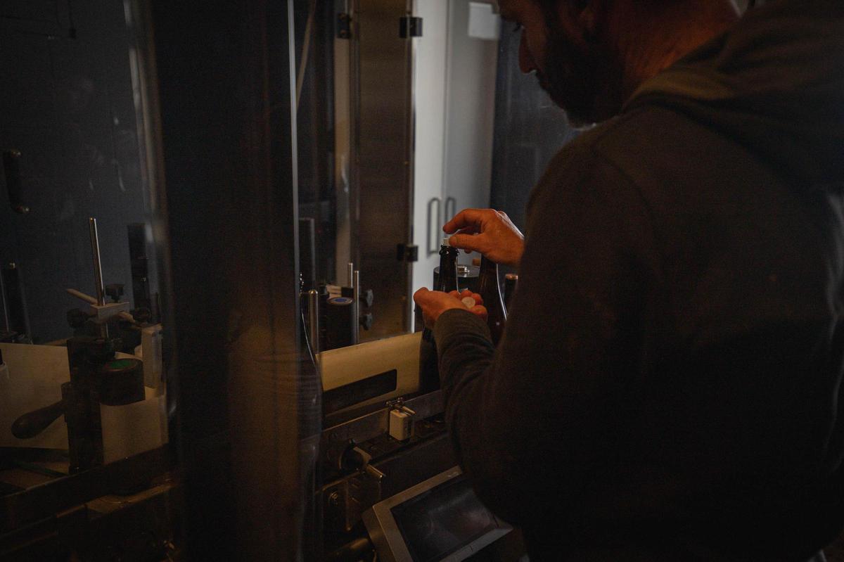 La técnica del cordón trenzado en bodegas Tajinaste, La Orotava