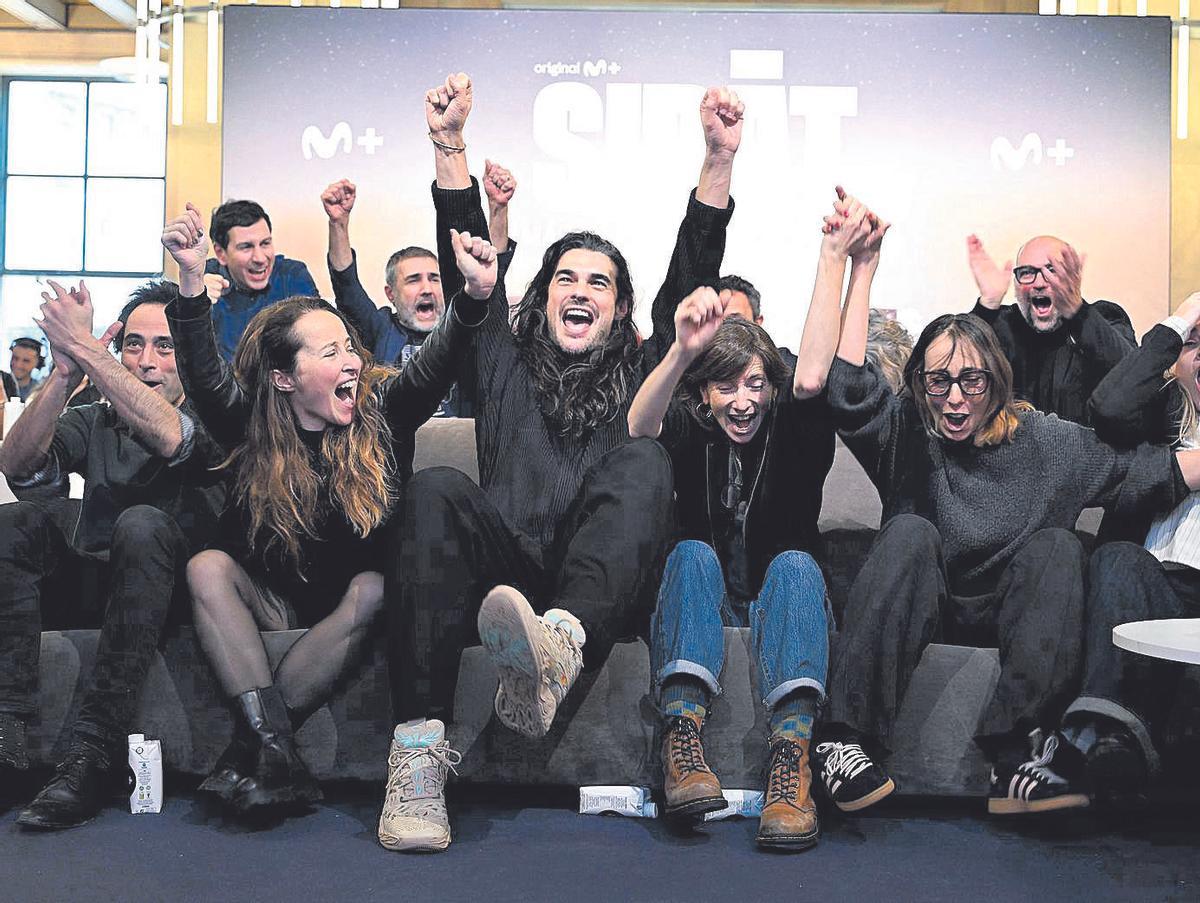 El cineasta Oliver Laxe y su equipo celebran las nominaciones de ‘Sirat’ a los Premios Oscar en directo desde Madrid.
