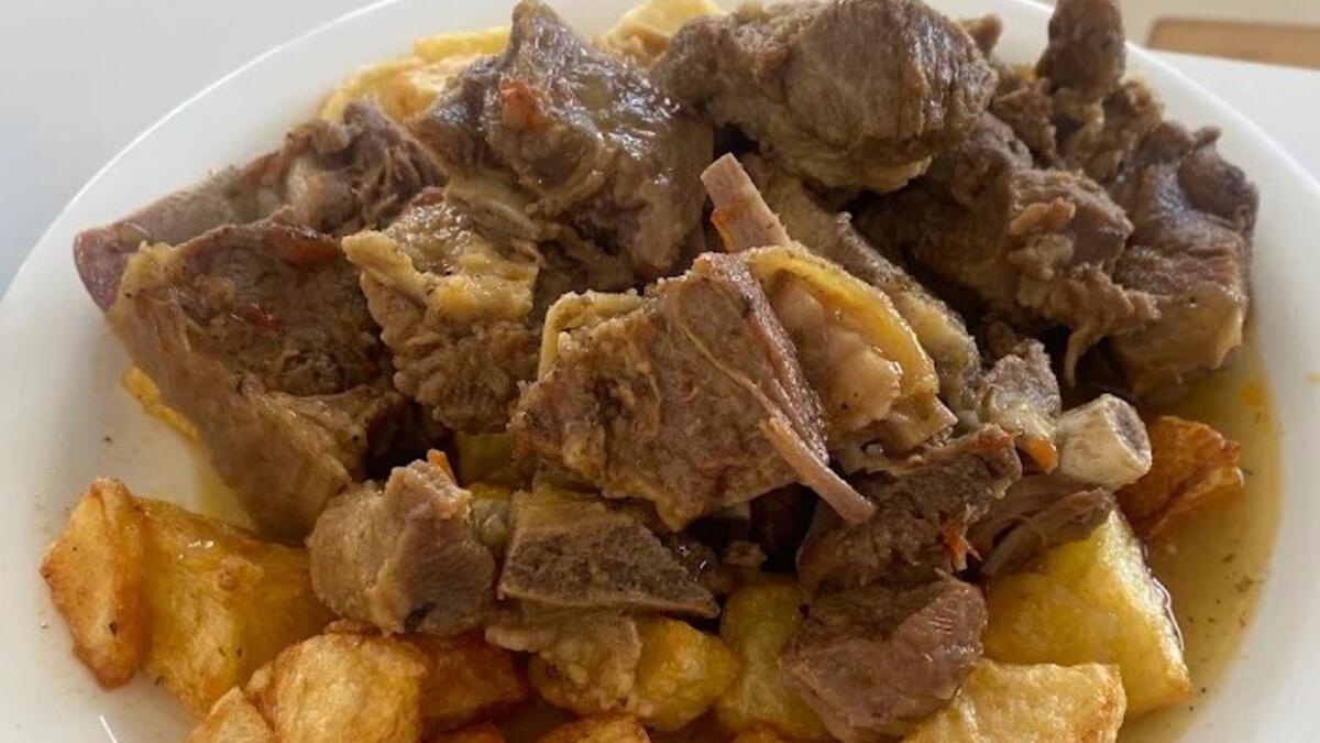 La carne de cabra es uno de los platos más demandados del bar