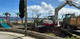 Retiran a xardineira de pedra do parque infantil de Palmeira para ampliar a área de xogos