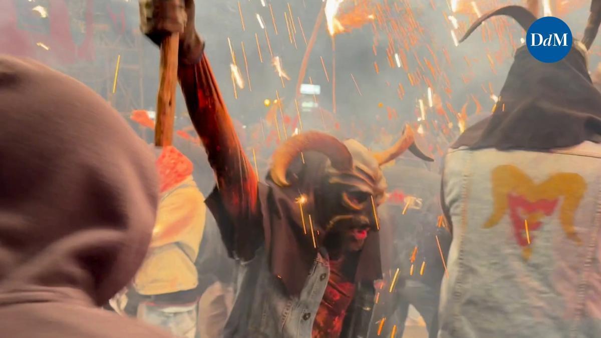 El correfoc pone fin a las fiestas de Sant Sebastià