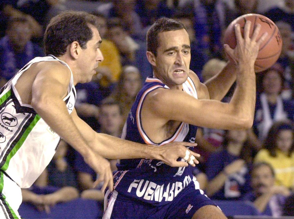 Arcega presiona a Ferrán López, otro ex del Cáceres, en un Fuenlabrada-Cáceres CB.