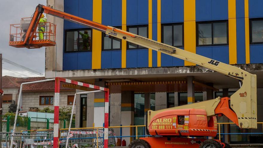 El agua a presión fue saneando el estado de la fachada. |  Iñaki Abella