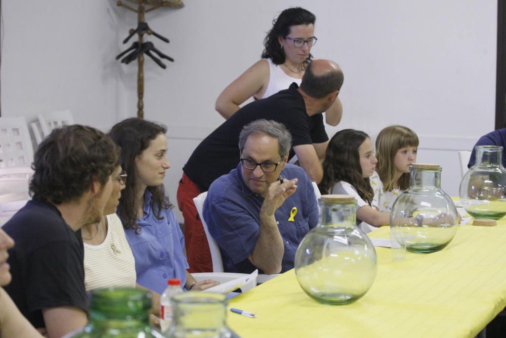 Quim Torra participa en un taller de ratafia a Santa Coloma de Farners