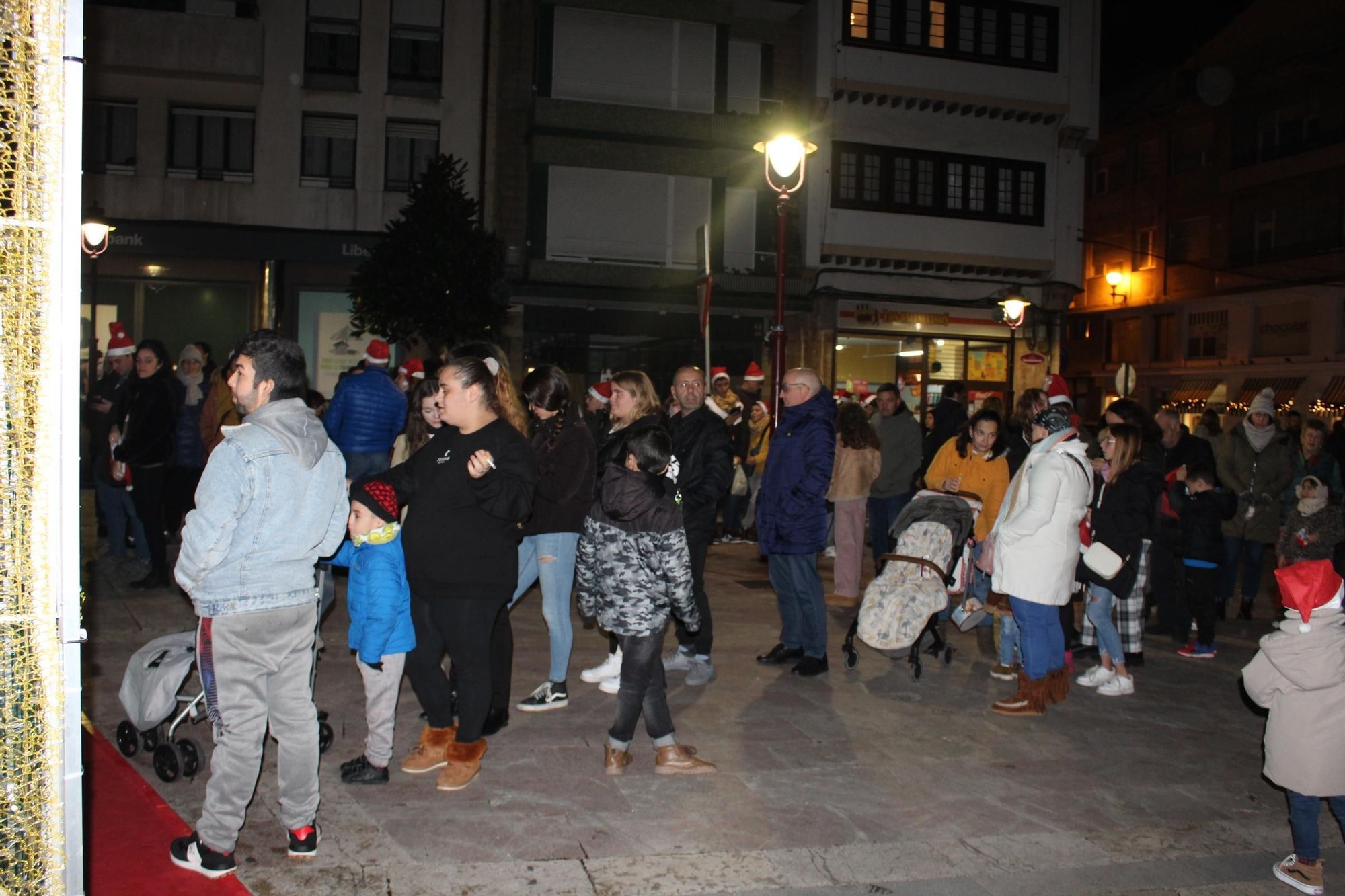 Villaviciosa 'descorcha' la Navidad con un brindis multitudinario