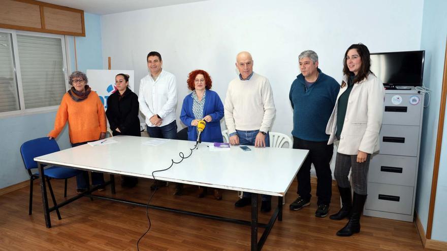 Abuin, Laura Castro, Manuel Suárez, Prado, Xoán Castaño, Manolo Domínguez y Elena Otero .