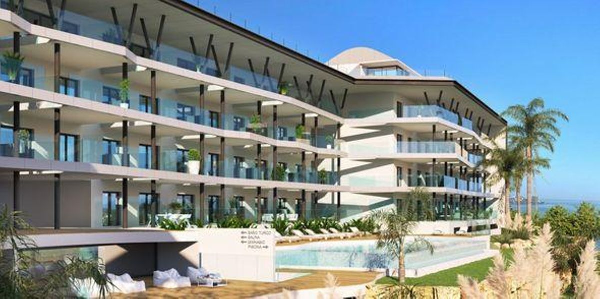 Áticos con piscinas junto al mar en venta en Málaga