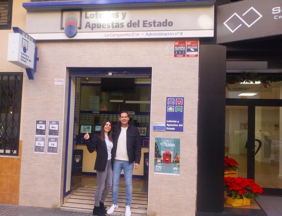 Loteros de La Campaneta d'Or, en la calle Madrid.
