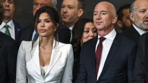 Lauren Sanchez y su prometido, Jeff Bezos.