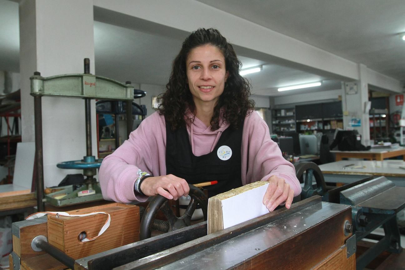 Rosa, en el taller fundado por su padre hace casi 40 años