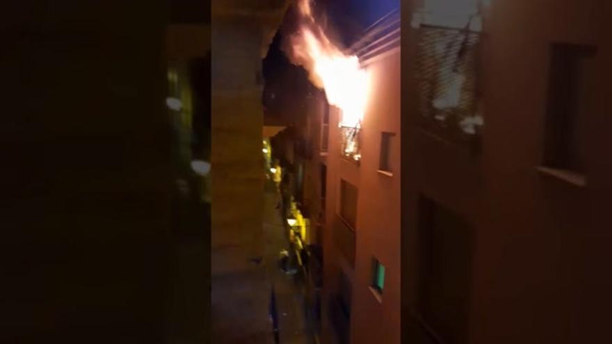 Incendio de dos pisos de un inmueble en la calle Cerezo, en el Casco Histórico de Zaragoza