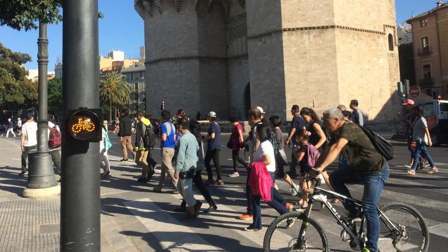 La prioridad del peatón se mejora en el Anillo Ciclista, pero solo en un sentido