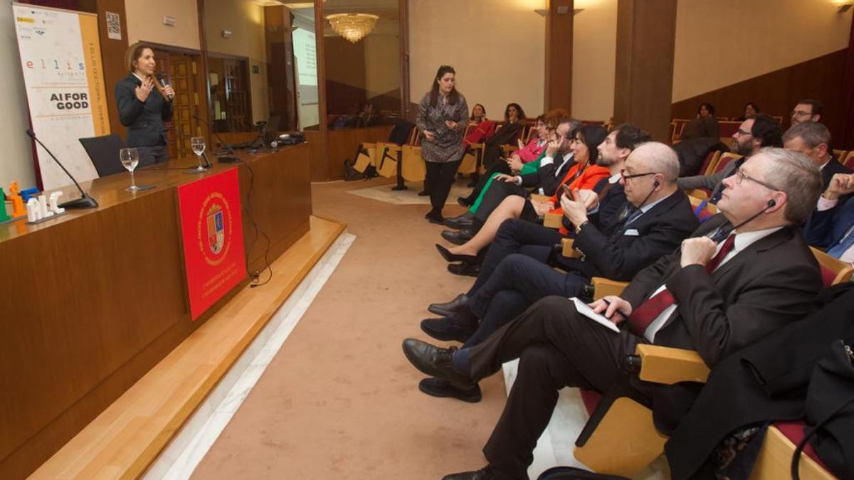 Exposición de Nuria Olvier ante la comisión europa de juristas en la sede de la UA