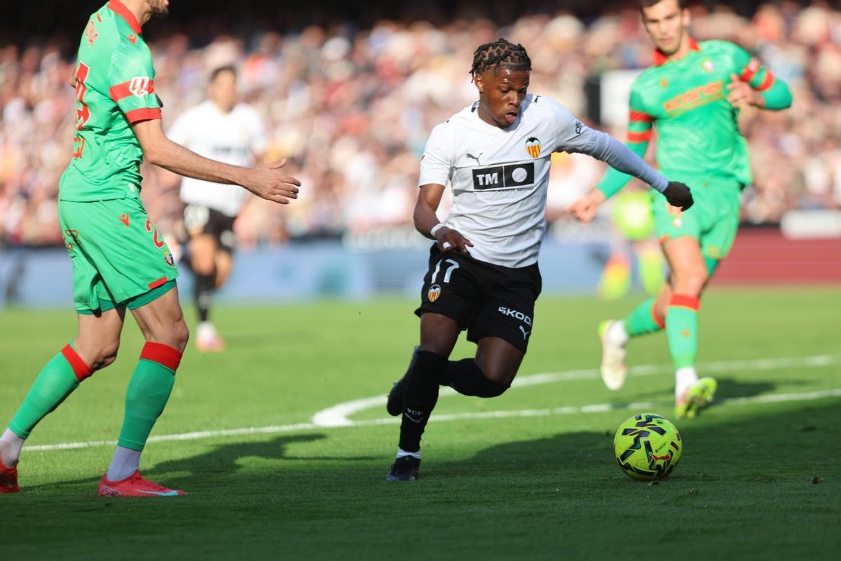 El Valencia CF suma tres puntos en Mestalla