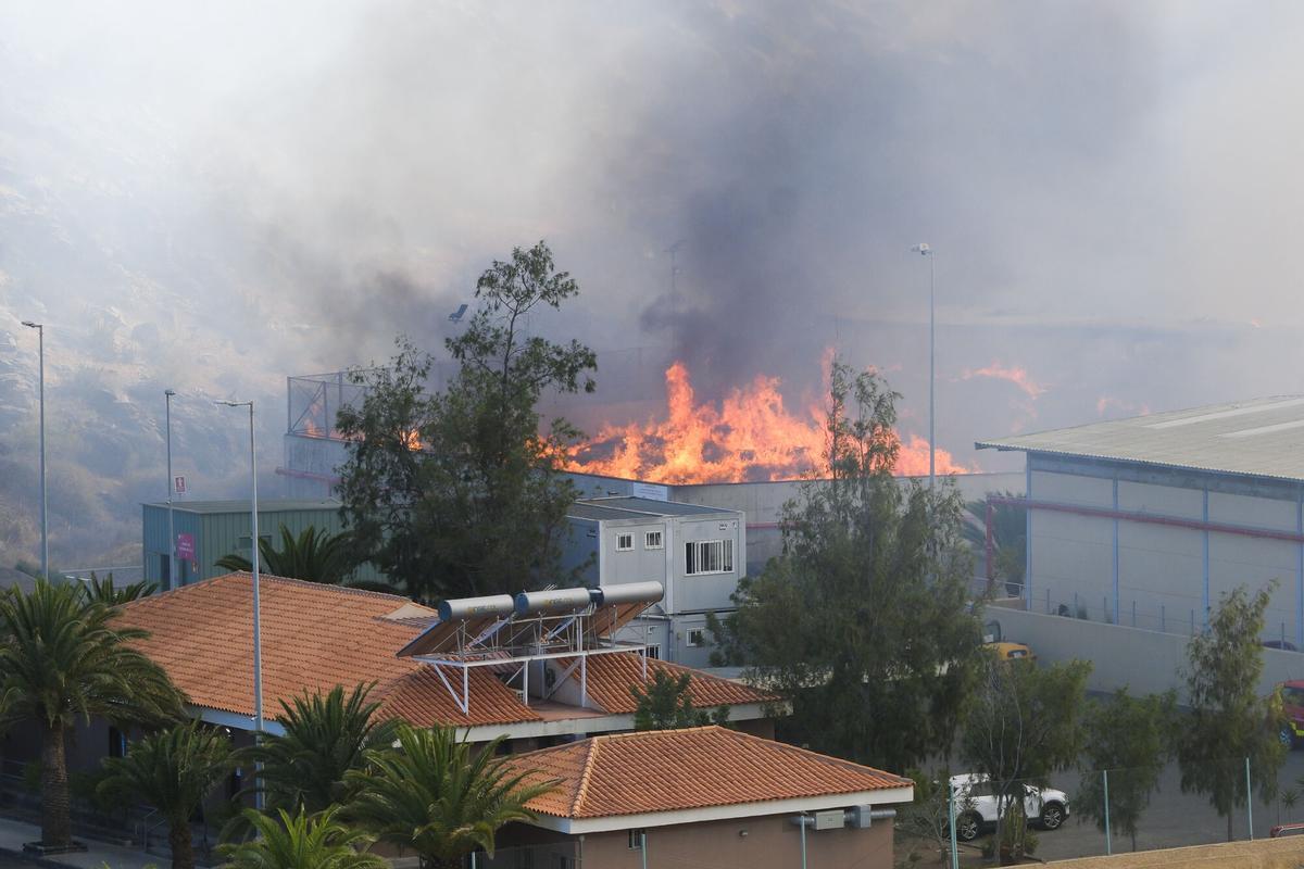 Incendio en el vertedero de Juan Grande, San Bartolomé de Tirajana