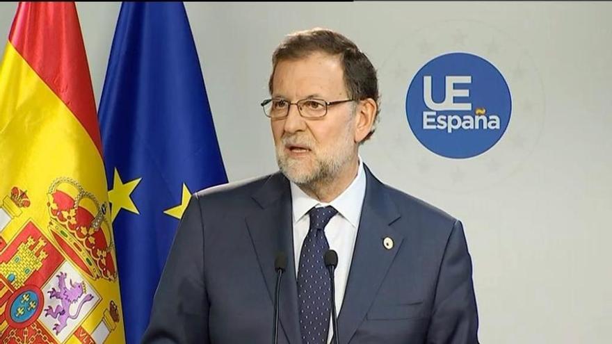 Rajoy dice que está dispuesto a hablar con Sánchez cuando "lo desee"