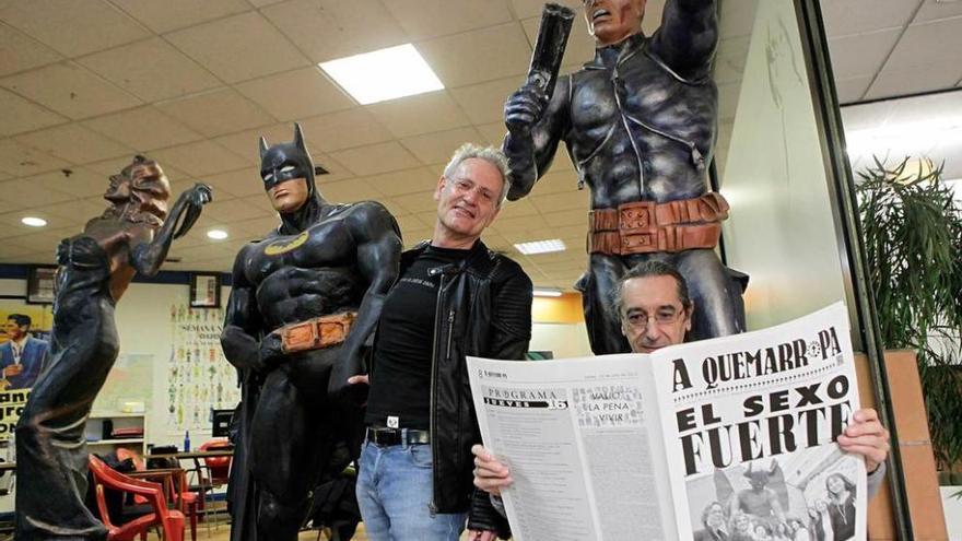 Ángel de la Calle y José Luis Paraja, ayer, en la presentación del elenco de autores para la &quot;Semana negra&quot;.