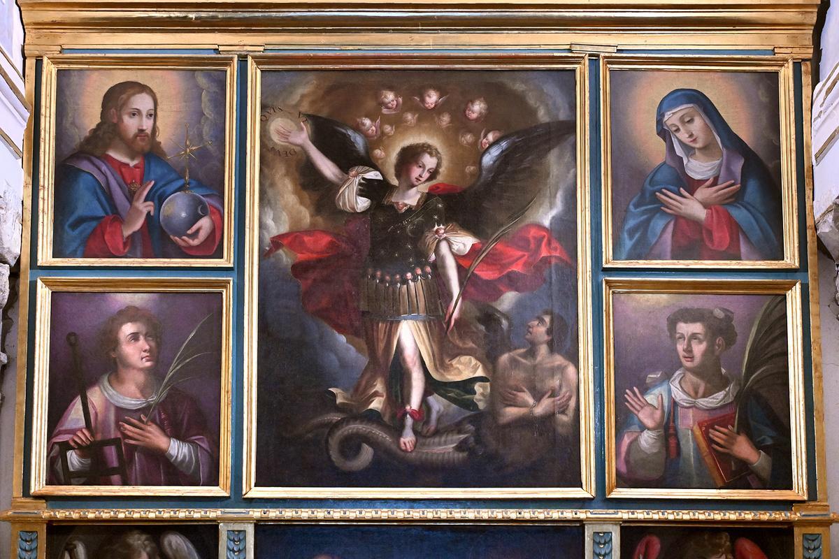 El Cabildo restaura el retablo de la capilla de San Miguel de la Mezquita-Catedral de Córdoba tras invertir 55.400 euros.
