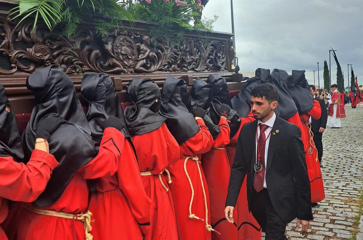 ‘Lolino’, al frente del paso del Prendimiento de Jesús, durante una procesión en Mérida.