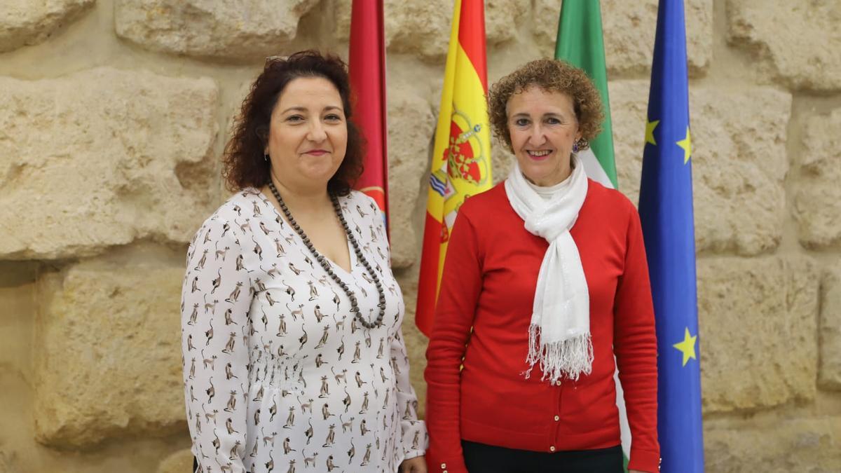 Las concejales del PSOE Alicia Moya y de Hacemos Córdoba Carmen García.
