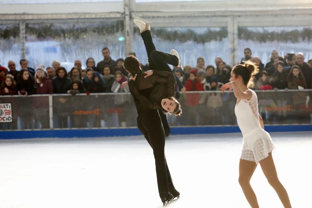 Exhibición de patinaje sobre hielo