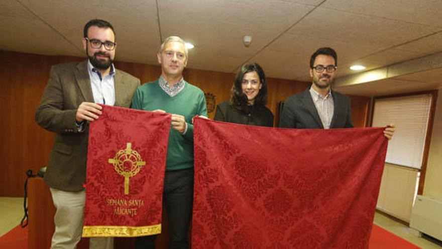 Banderolas y pendones para decorar la Carrera Oficial de Semana Santa