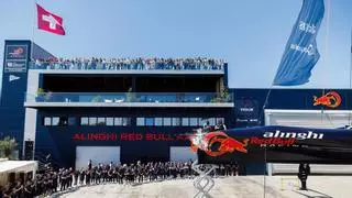 El Alinghi Red Bull Racing bota su barco para la Copa América 2024