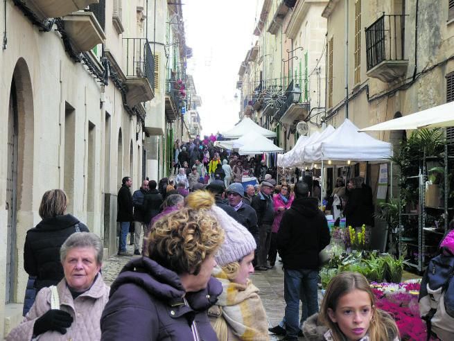 Una animada calle de Montuïri durante su Fira.