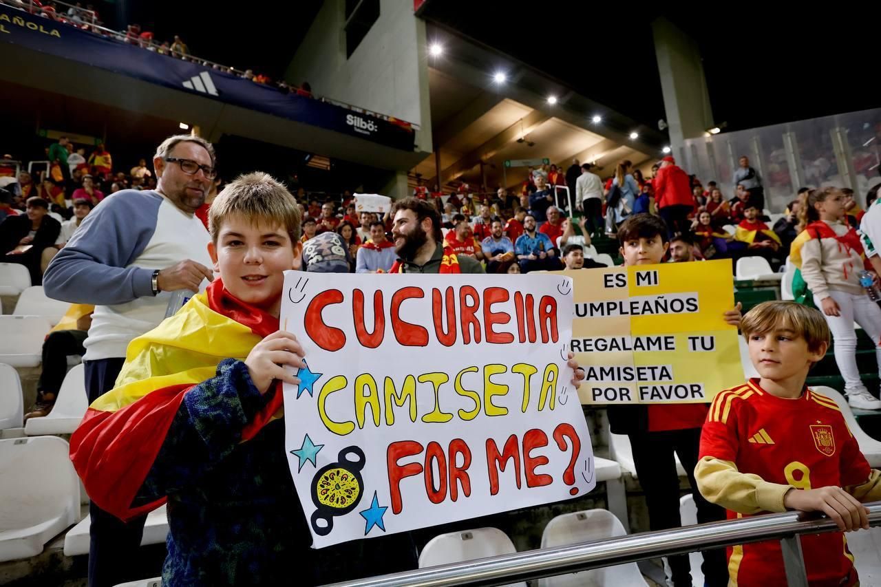 El apoyo de la afición cordobesa a la selección española, en imágenes