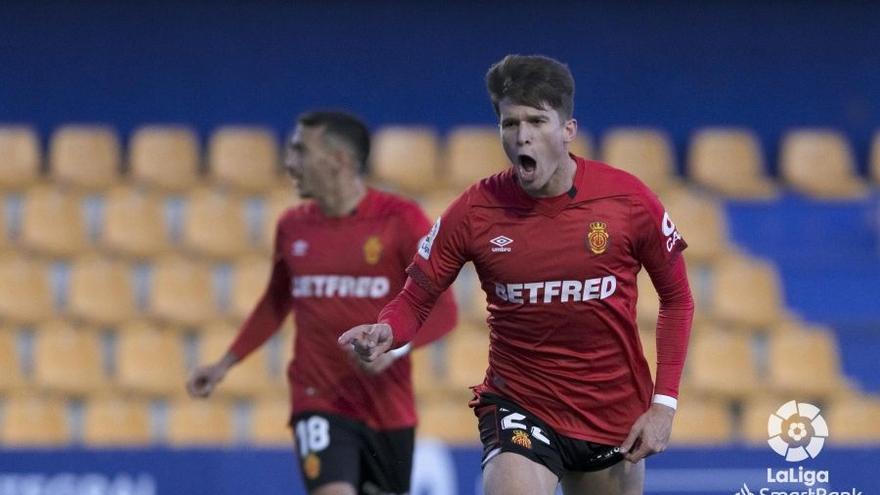 Marc Cardona celebra su gol, el 0-2.