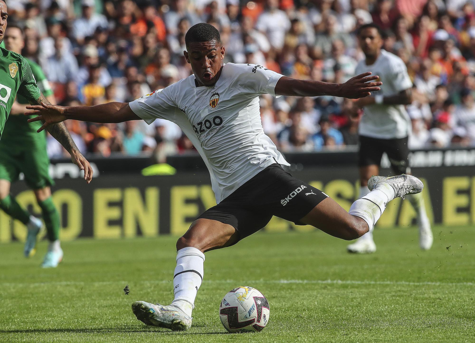 El empate entre el Valencia CF y el Elche en Mestalla, foto a foto