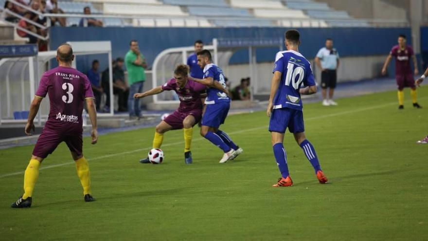 Un lance del encuentro entre el Lorca Deportiva y el Águilas.