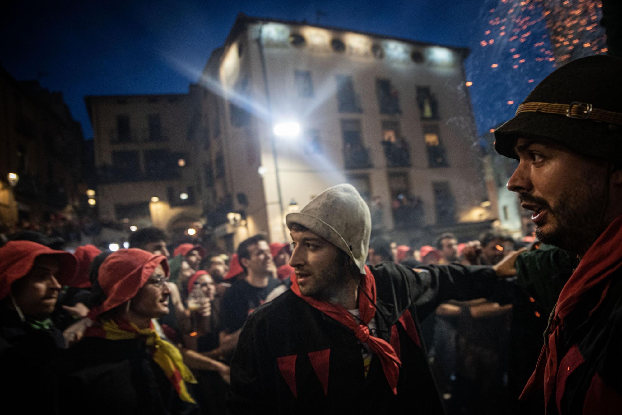 EN FOTOS | Milers de persones omplen la plaça de Sant Pere de Berga per saltar la primera Patum Completa