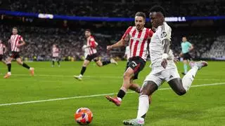 Valverde rescata al Real Madrid en una noche de pitos y bostezos