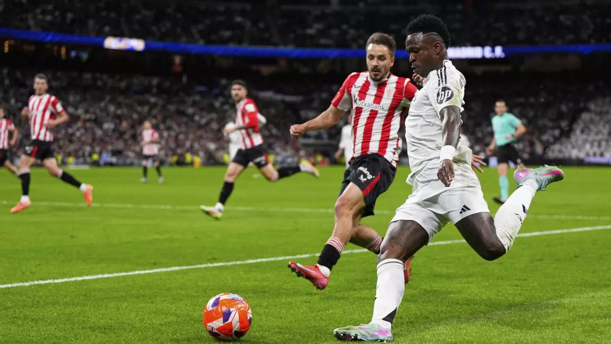 Valverde rescata al Real Madrid en una noche de pitos y bostezos