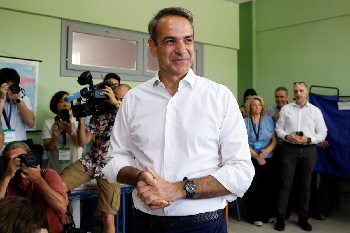 Kyriakos Mitsotakis vota en las elecciones de Grecia