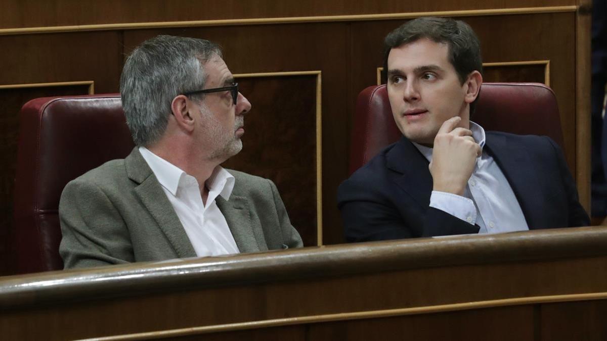 El líder de Cs, Albert Rivera, y el secretario general, José Manuel Villegas, en el Congreso.