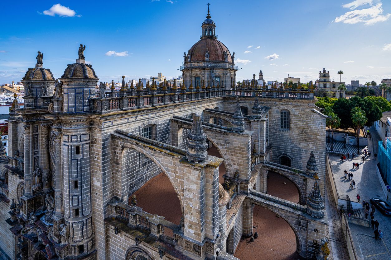 La Catedral de Jerez de la Frontera es uno de los lugares imprescindibles que visitar en la ciudad andaluza.