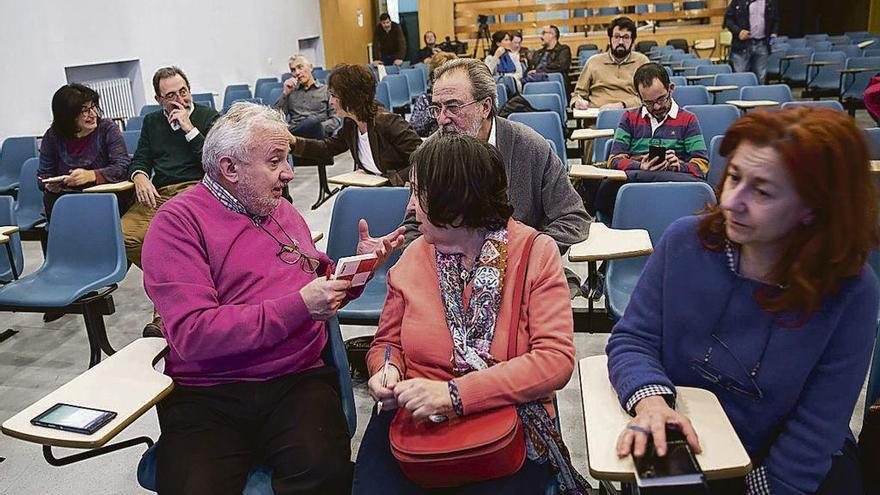 Un momento de la asamblea de profesores de Secundaria, ayer, en Oviedo.