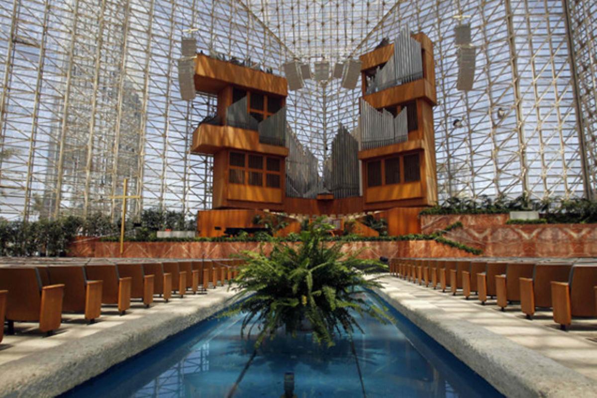 Vista de l’interior de la ’Catedral de cristall’ a Garden Grove, Califòrnia (Estats Units).