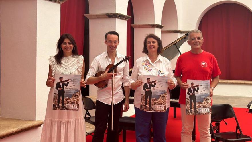 Ramón, Roth, Domínguez y Torres, en la presentación de Eivissa Concerts, ayer en el claustro del Ayuntamiento de Vila. | _AE