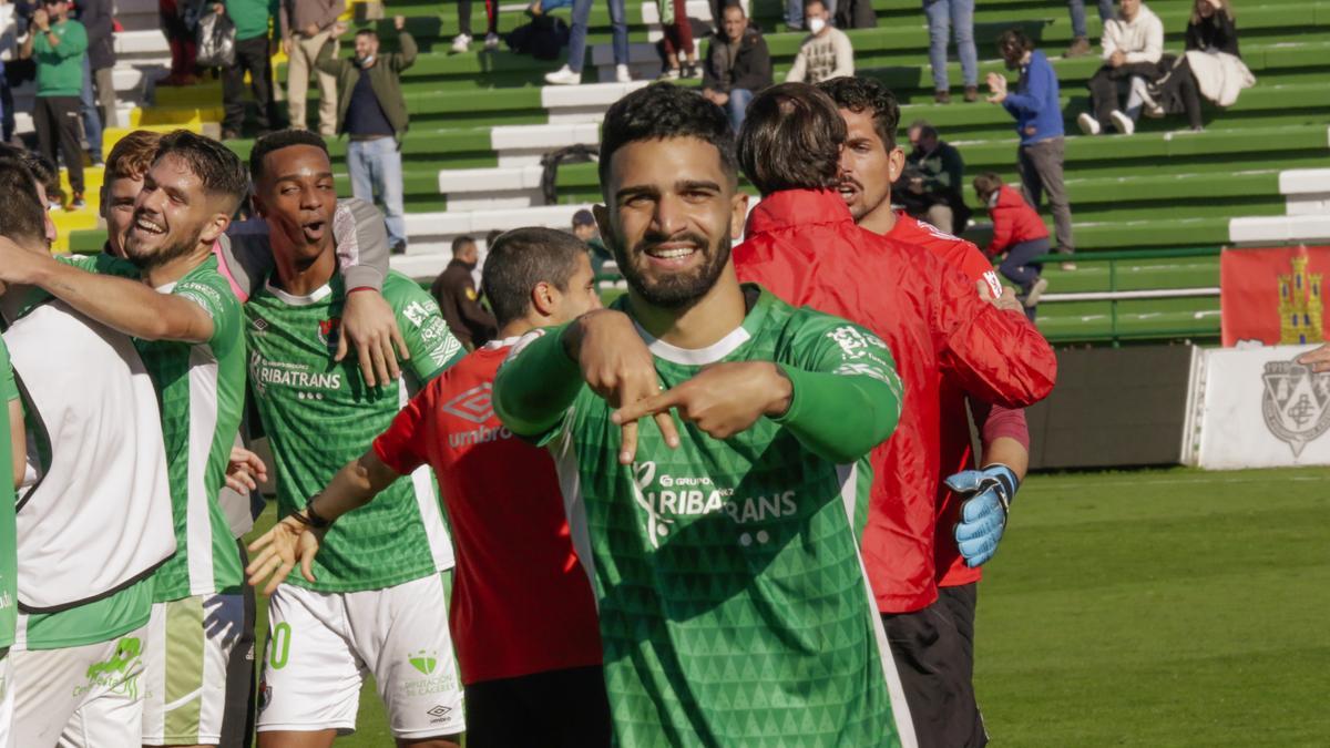 Bermu, tras marcar el tercer tanto del Cacereño el domingo a Las Palmas Atlético.