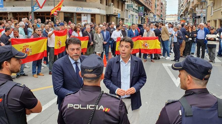 Más de cien personas apoyan en Alicante a los policías desplegados en Cataluña